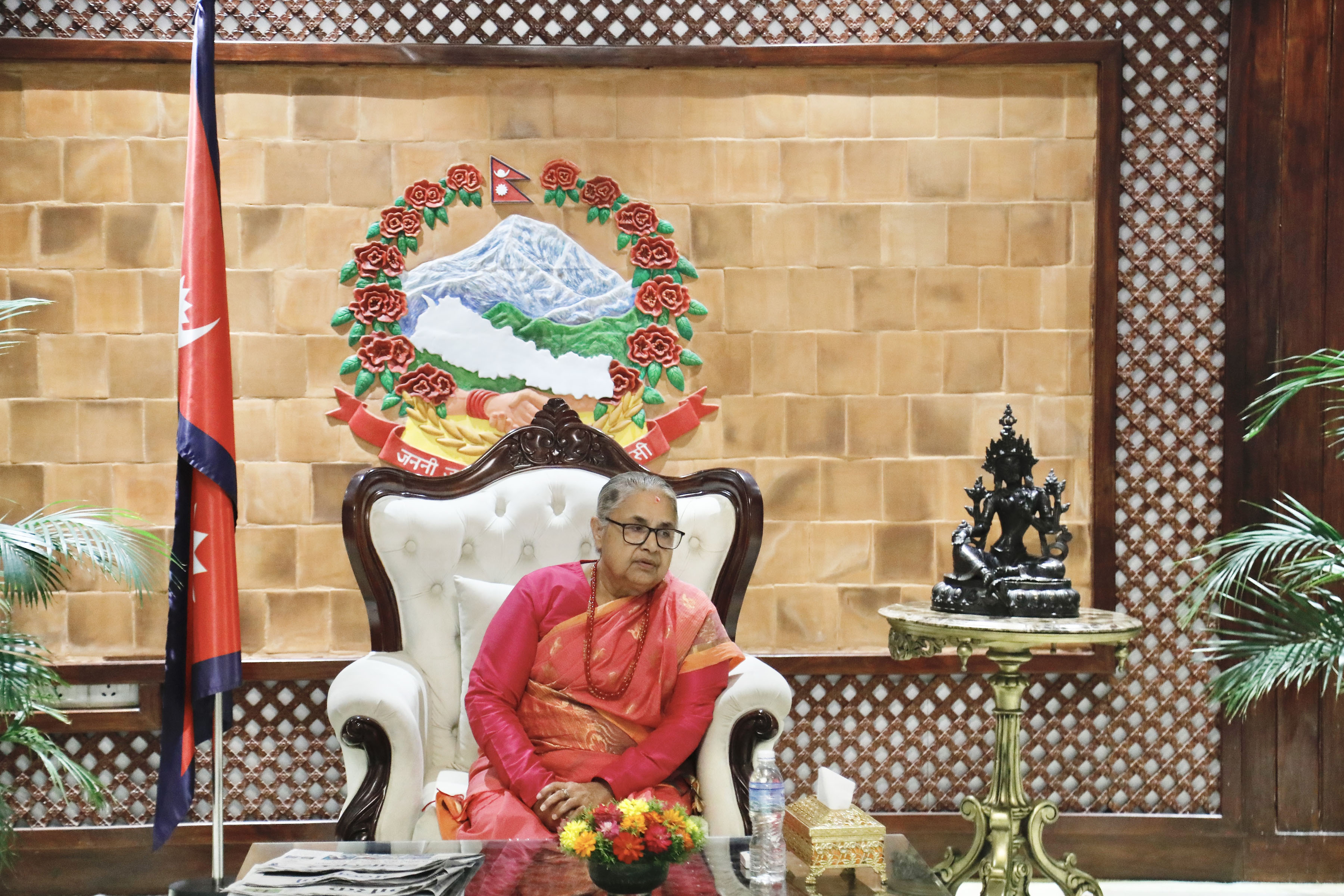 चुनावी सरकार आफ्नै एजेन्डामा अलमलिँदा आलोचना तीव्र, ६ महिनाभित्र चुनाव गराउने कार्यादेश धमिलिँदै