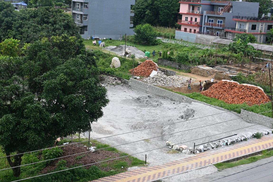 तस्वीरमा हेर्नुस् मन्त्री र बिचौलियाबीच घुस डिल भएको पोखराको लिची गार्डेन