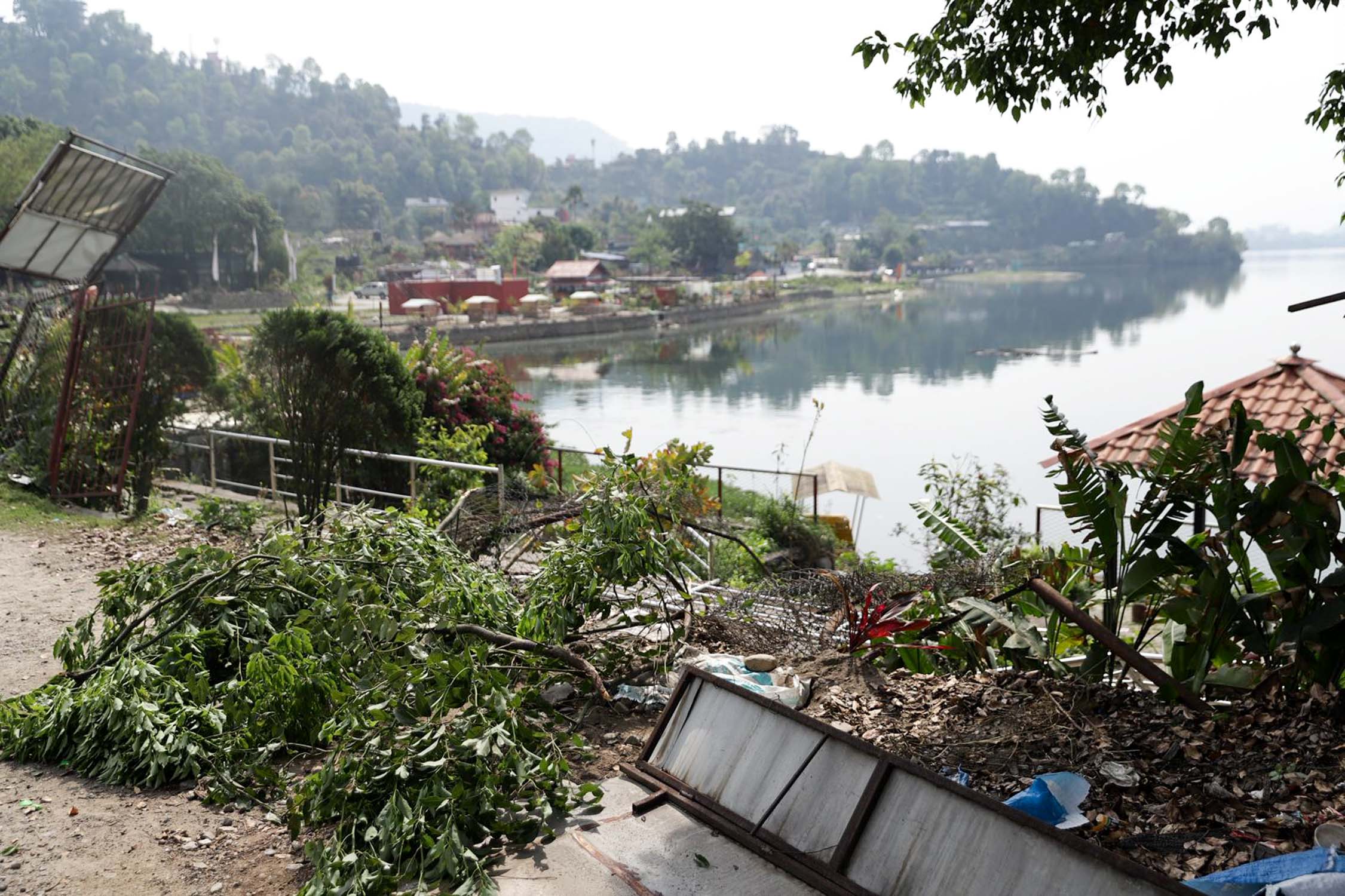 ६५ मिटर मापदण्ड कायम गराउन फेवातालमा फेरि डोजर, यस्तो छ ६ दशक लामो विवादको कथा