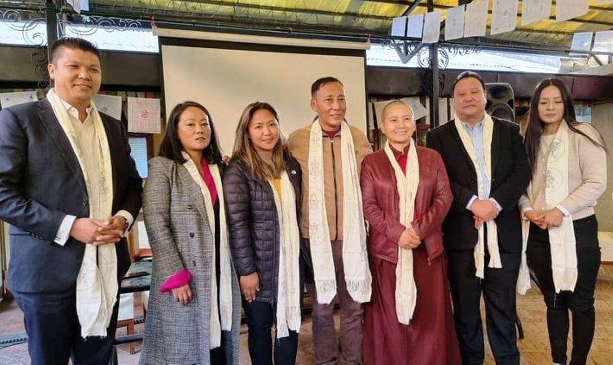 बौद्धनाथ स्तुपामा वातावरणमैत्री झण्डा फरफराइँदै