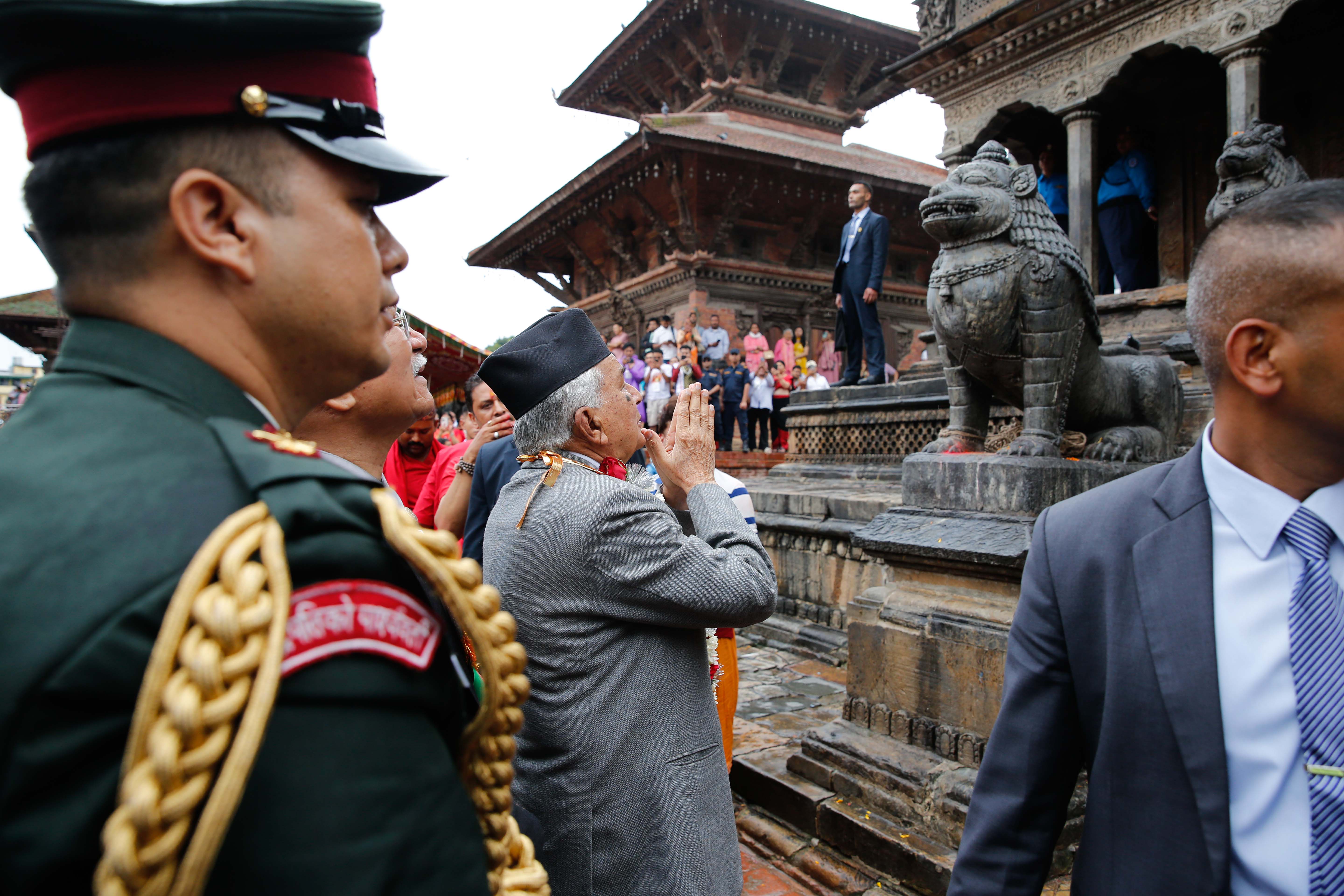 पाटन पुगेर राष्ट्रपति पौडेलले गरे श्रीकृष्णको पूजा (तस्वीरहरू)