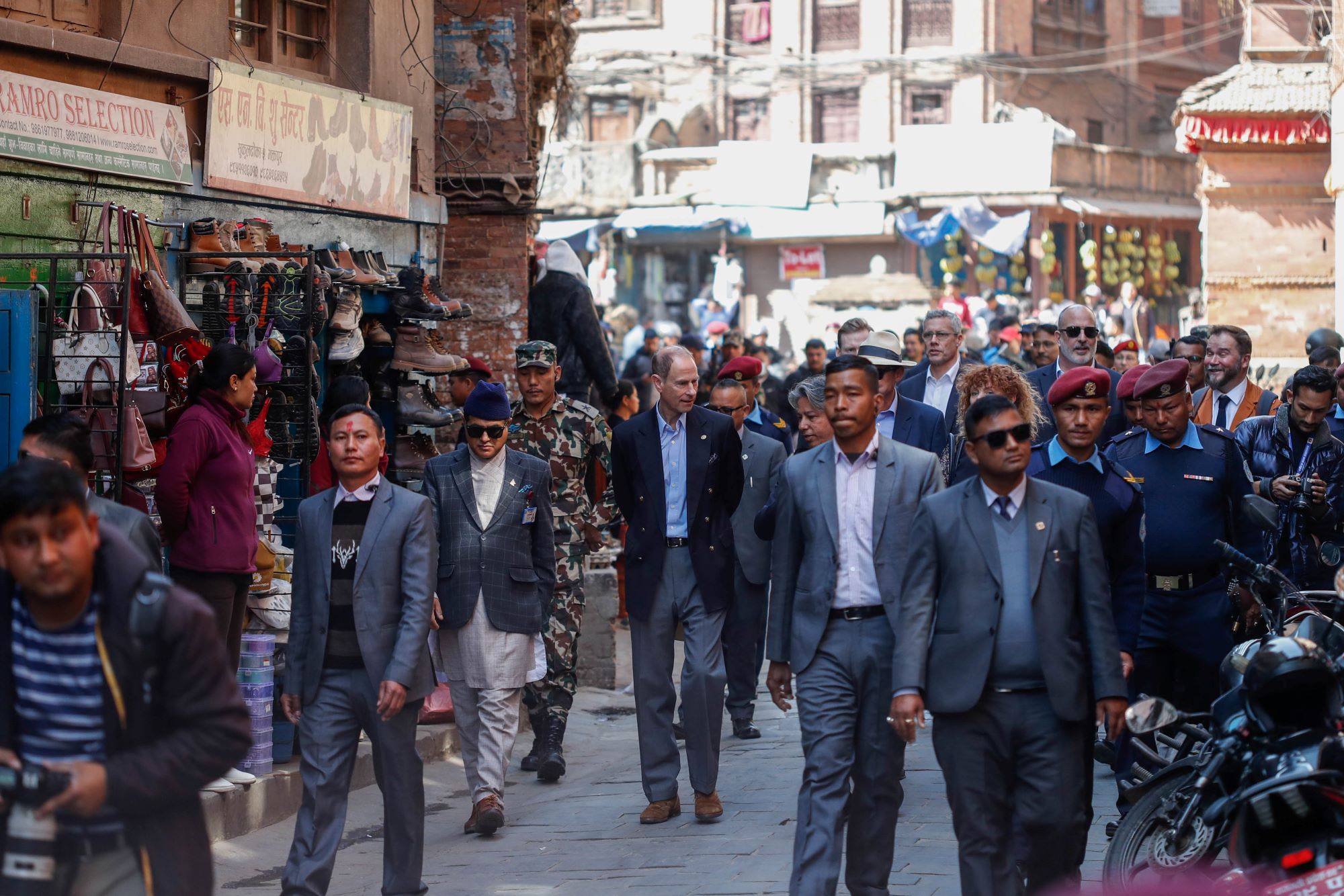 बेलायती राजकुमार एडवार्ड भक्तपुर दरबार स्क्वायरमा (तस्वीरहरू)