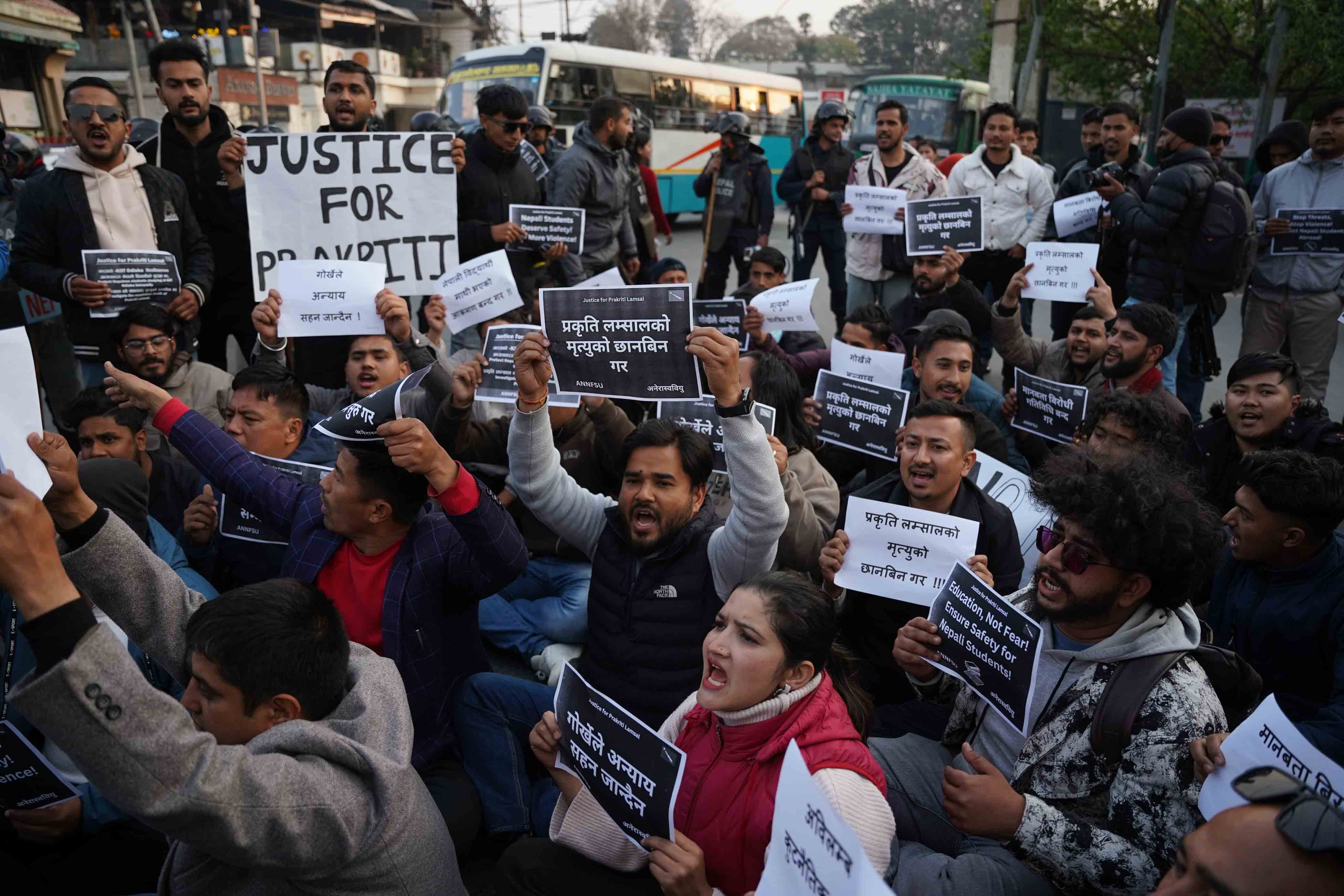 ओडिसा घटनाको विरोध गर्दै काठमाडाैंमा भारतीय दूतावासअगाडि प्रदर्शन (तस्वीरहरू)