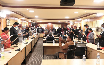 राष्ट्रियसभाका नवनिर्वाचित सांसदले लिए शपथ 