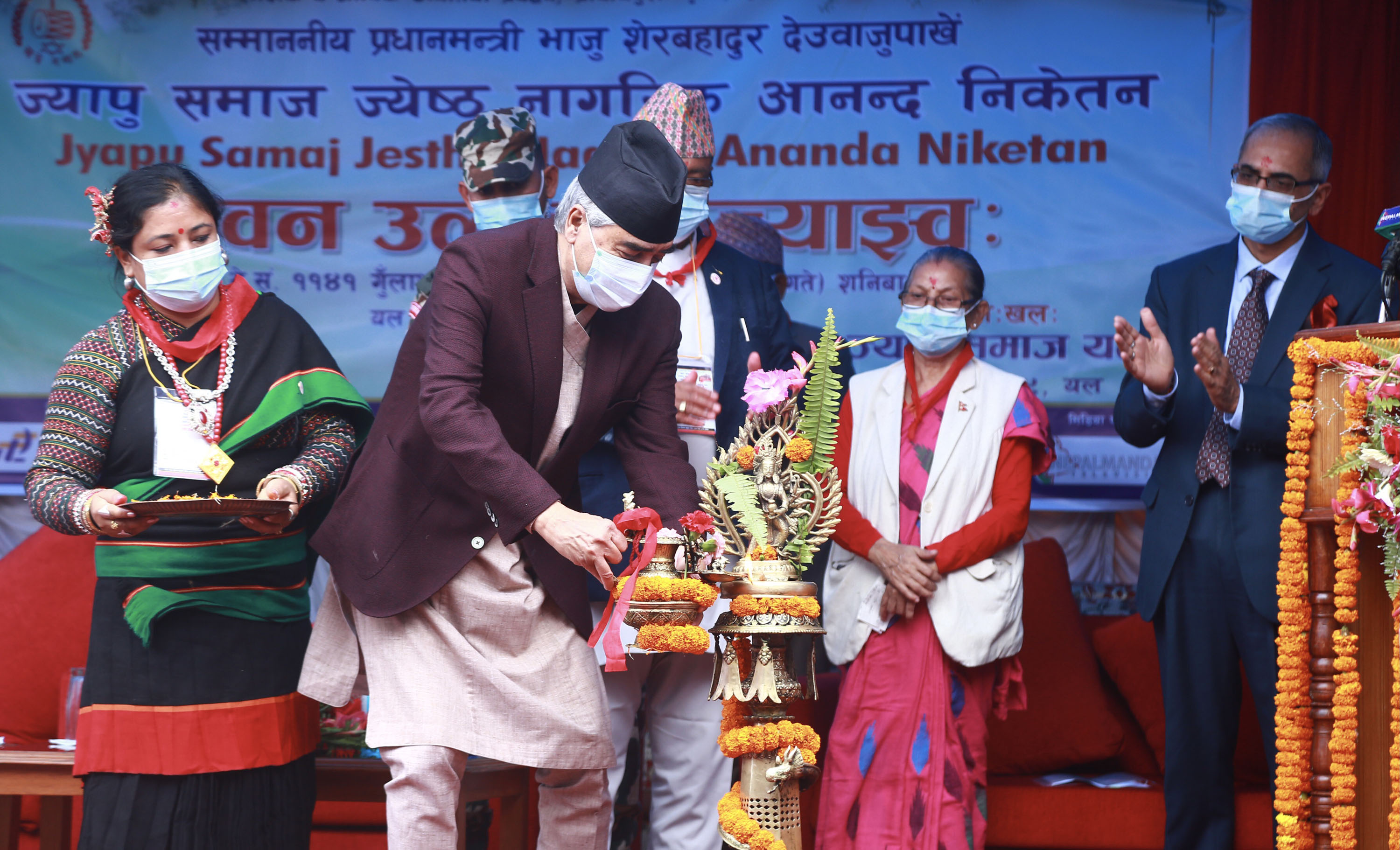 प्रधानमन्त्री देउवाद्वारा ज्येष्ठ नागरिक भवन उद्घाटन
