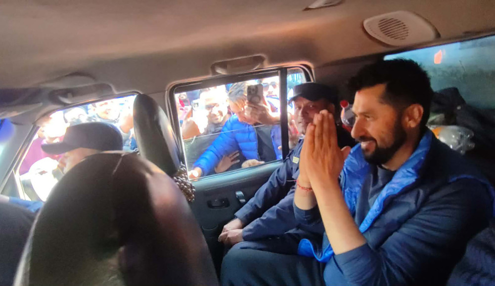 रवि लामिछाने थुनामुक्त, चितवन प्रस्थान