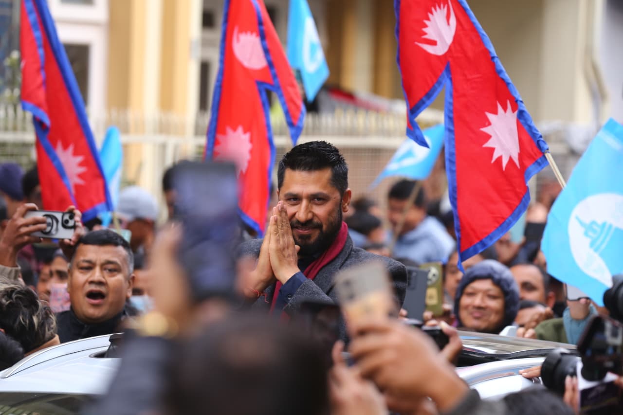 रवि लामिछानेलाई पार्टी कार्यालयमा पञ्चेबाजासहित स्वागत (तस्वीरहरू)