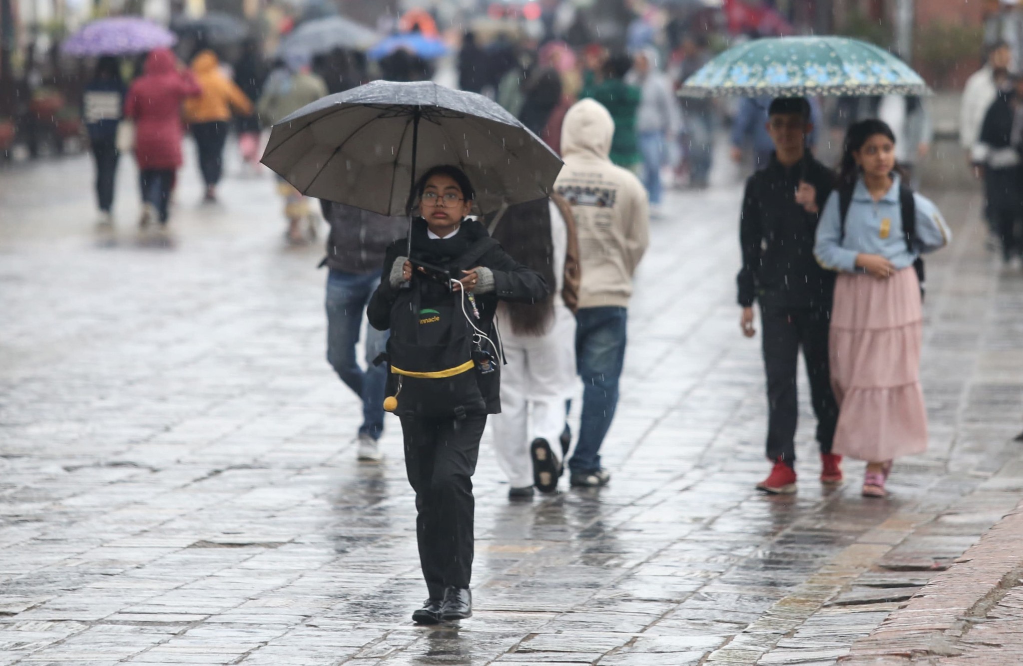 हिमालका थोरै र पहाडका एक–दुई स्थानमा मध्यम वर्षा तथा हिमपात हुने