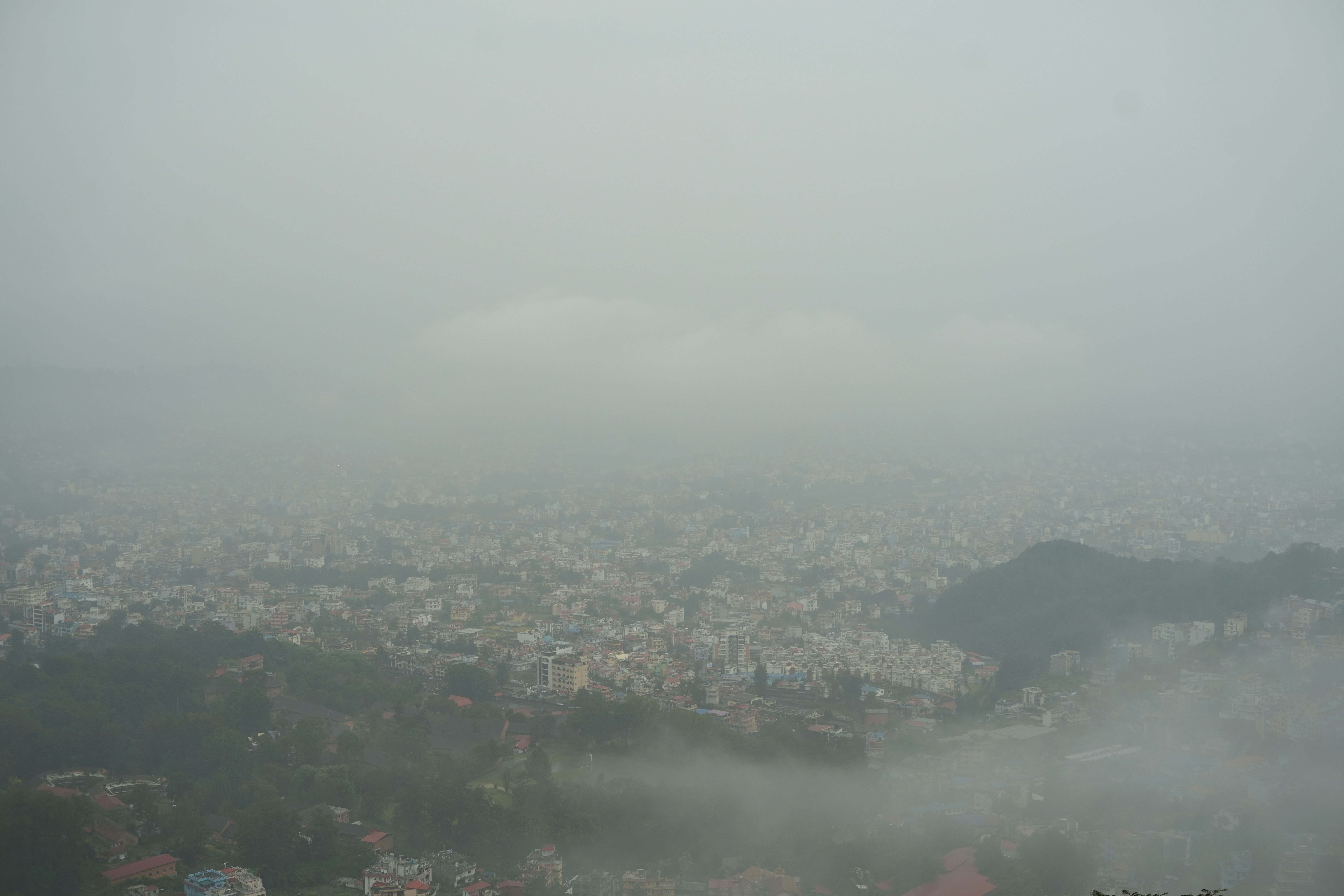 पहाड र हिमालमा मध्यम वर्षा र हिमपात, तराईमा चट्याङसहित हल्का वर्षा