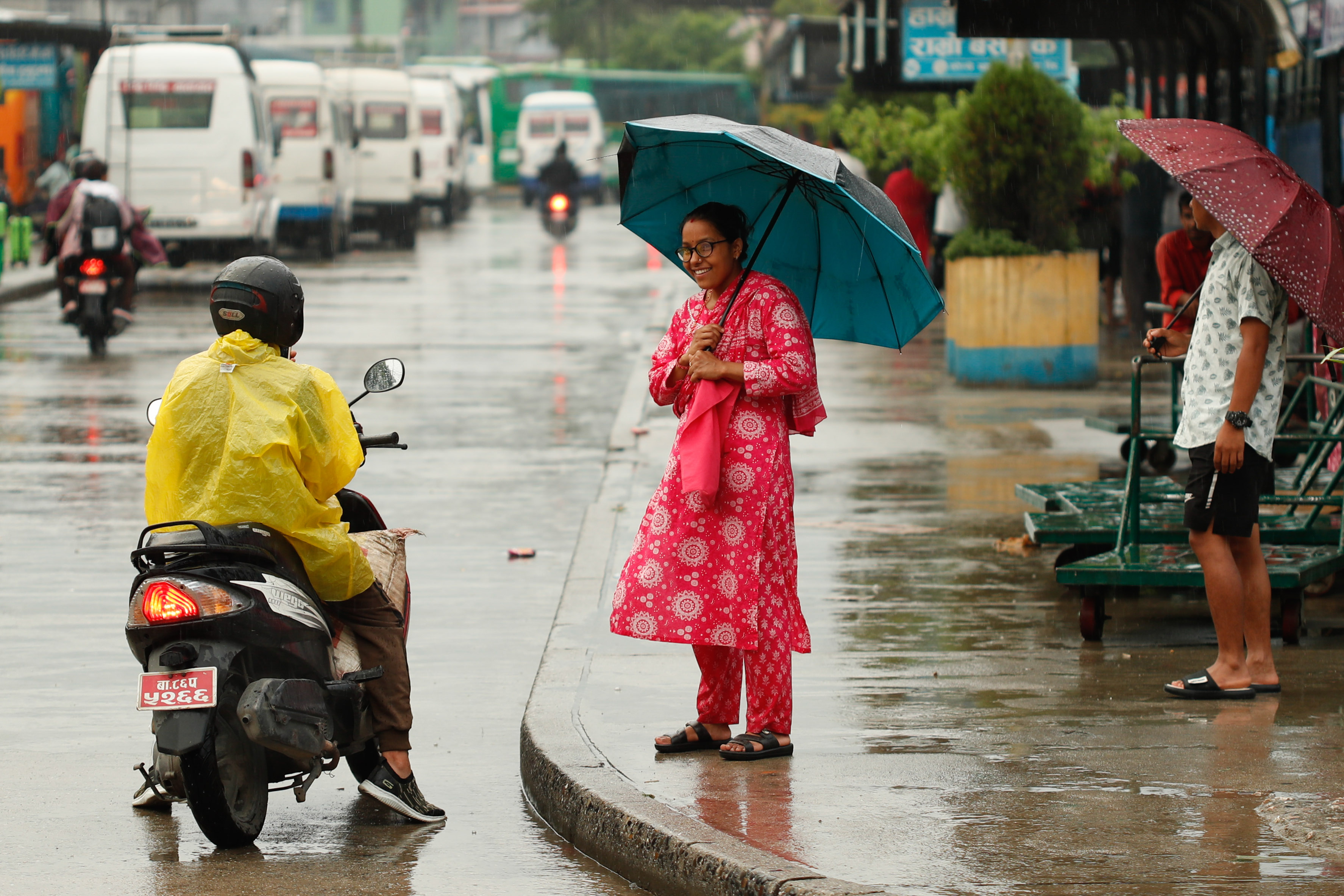 काठमाडाैंमा केहीबेर वर्षा (तस्वीरहरू)