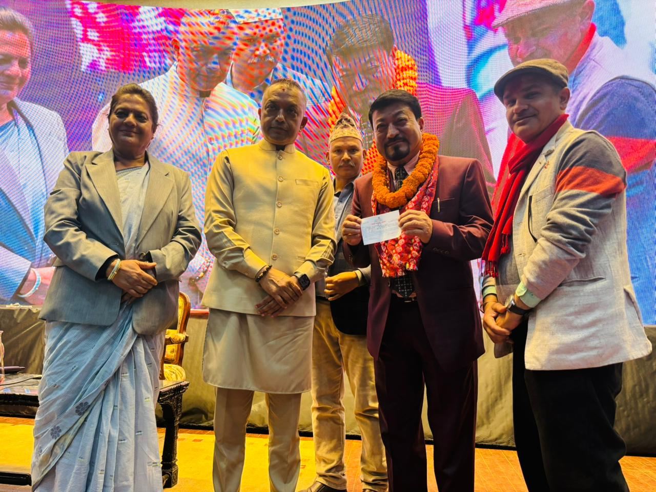 एमाले नेता रामवीर मानन्धर कांग्रेसमा प्रवेश