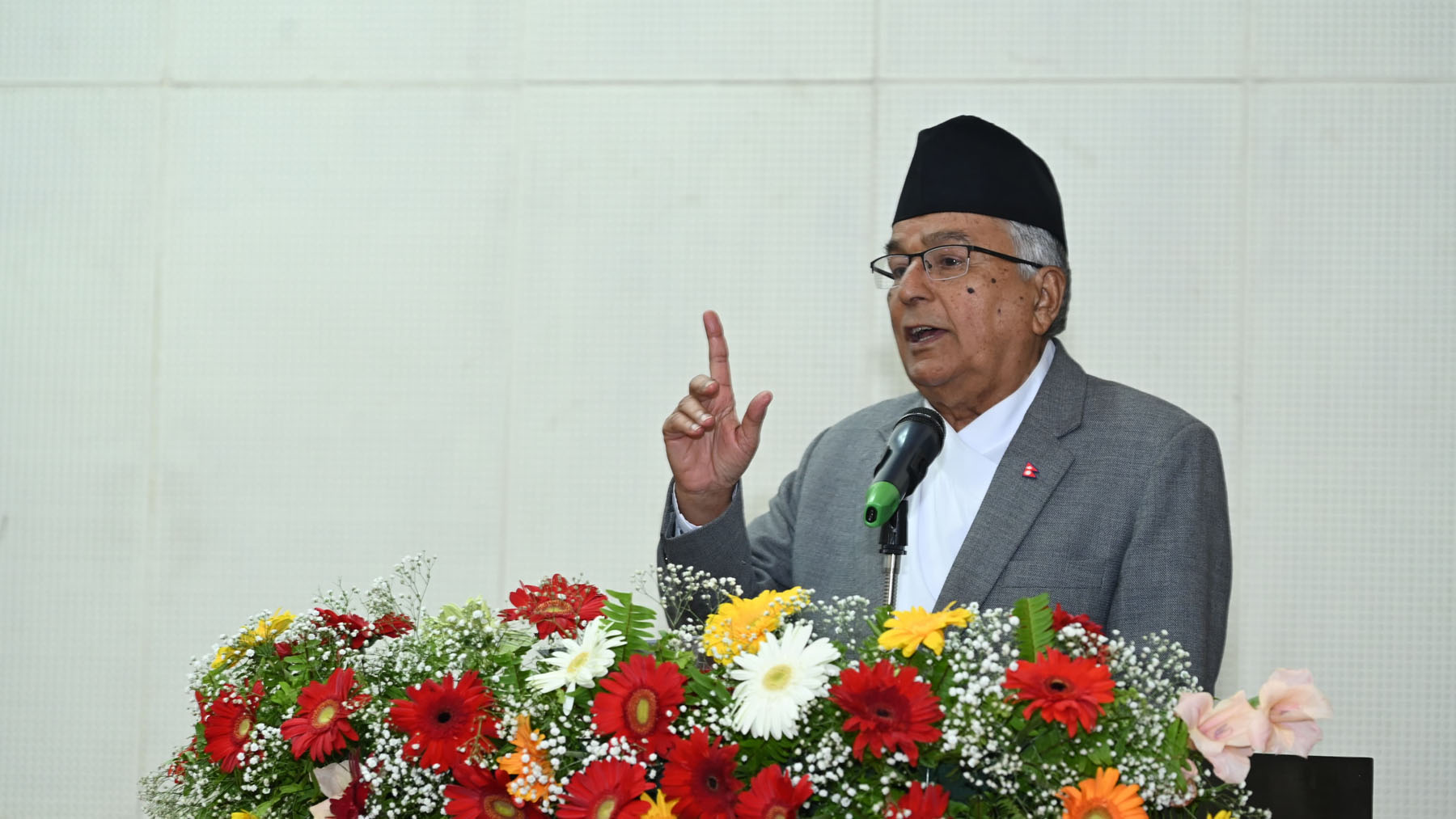 संविधानभन्दा दायाबाया जाँदैनौँ- राष्ट्रपति