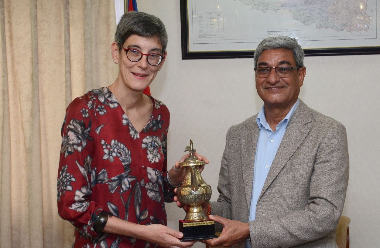गृहमन्त्री लेखक र स्वीस राजदूत मेउलीबीच शिष्टाचार भेटवार्ता
