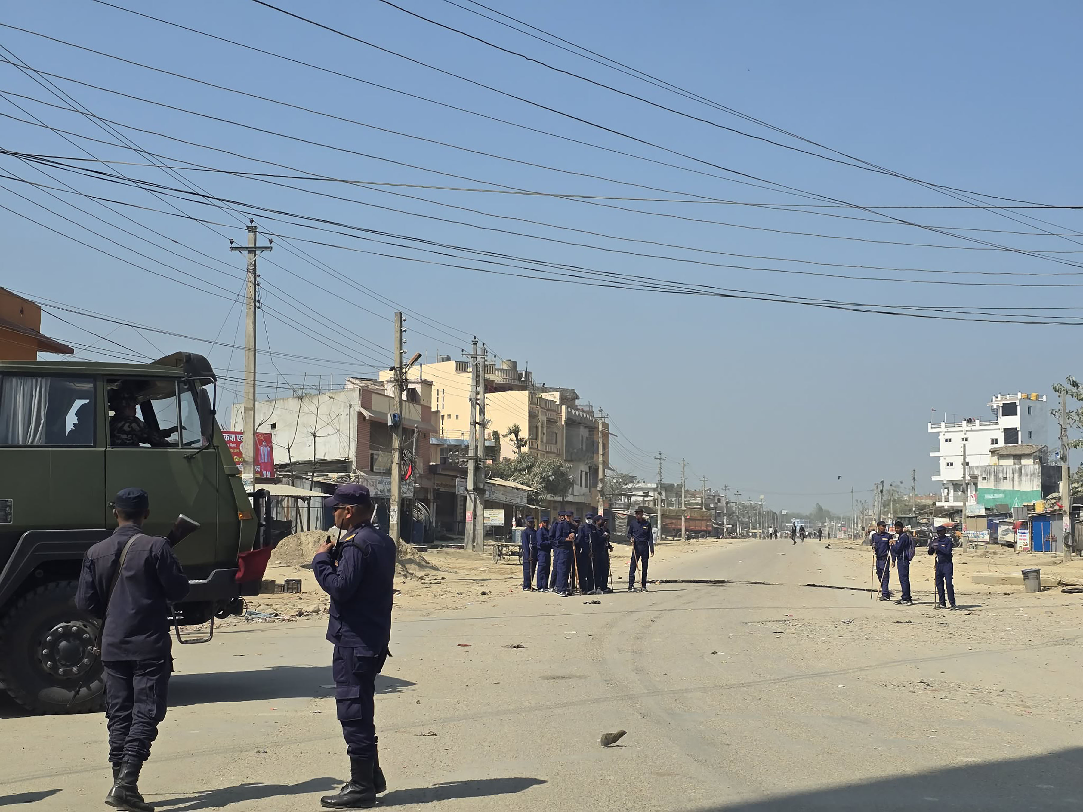 चुनाव नजिकिँदै गर्दा ठाउँठाउँमा झडप, सुरक्षा व्यवस्था बलियो पार्न प्रधानमन्त्रीको निर्देशन