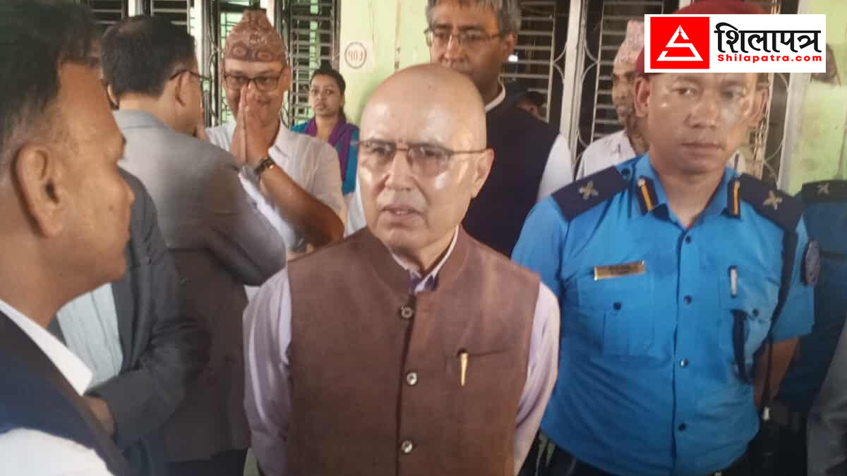 स्वकीय सचिव र सल्लाहकारहरू नराख्ने निर्णय कानुनसरह लागू हुन्छः अर्थमन्त्री खनाल