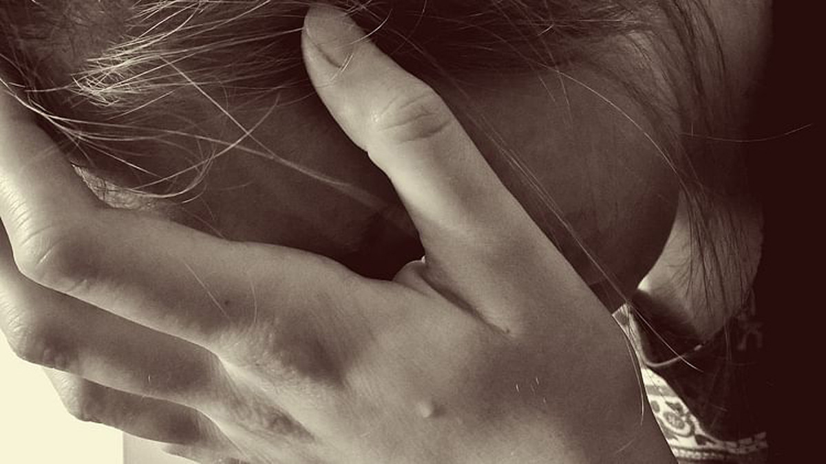 बलात्कृत किशोरीले छोरो जन्माइन्, आफ्नै बाबुमाथि लगाइएको छ बलात्कारको आरोप