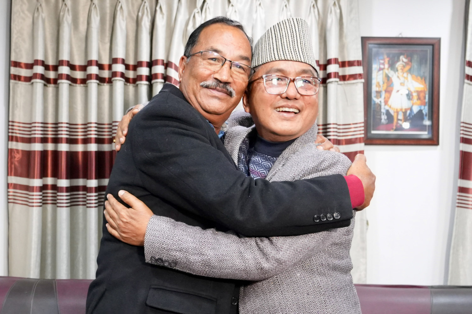 राप्रपा र राप्रपा नेपालबीच एकता सम्झाैतामा हस्ताक्षर, अँगालोमा बेरिए थापा र लिङ्देन (तस्वीरहरू)