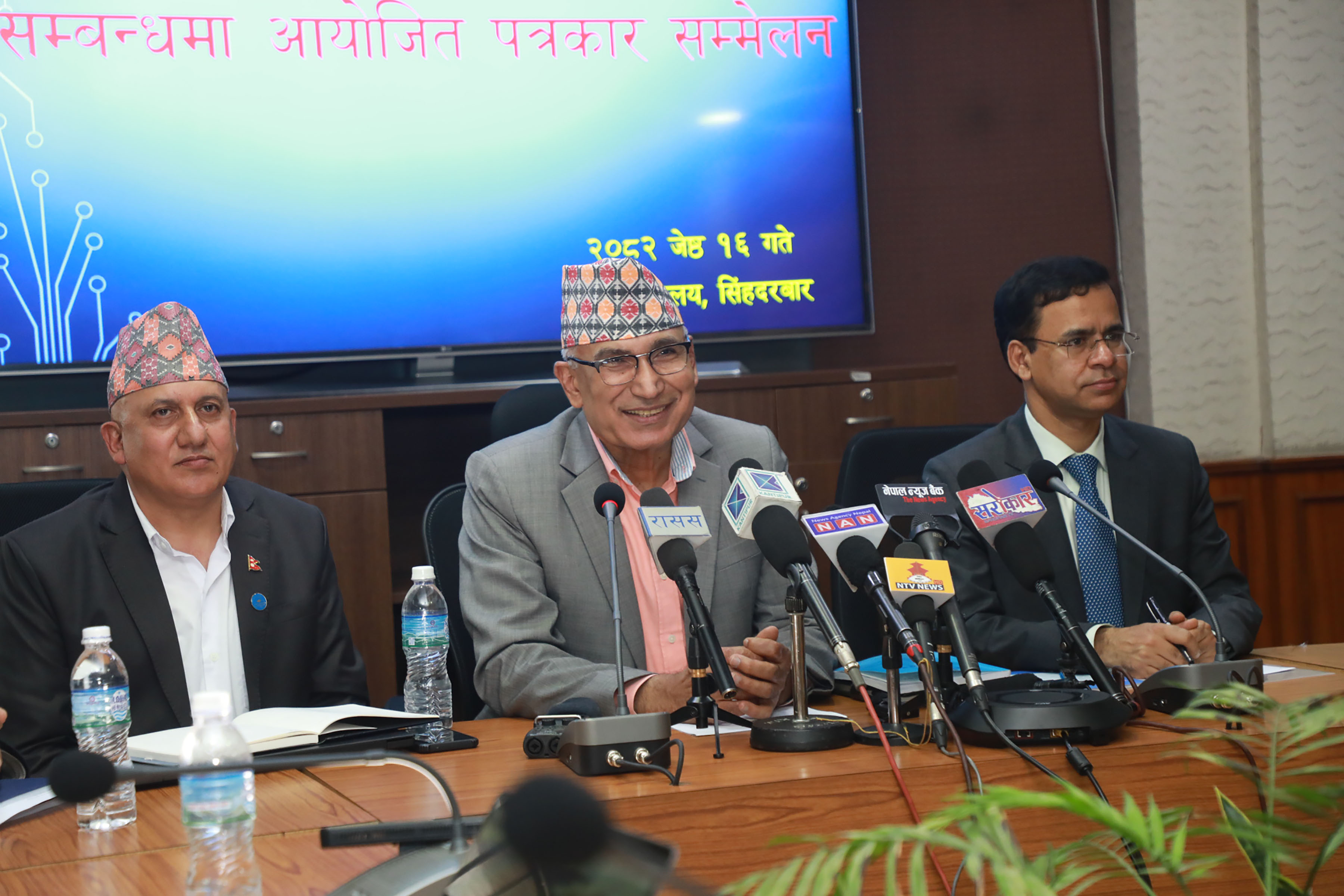 बजेट कार्यान्वयन गर्न साउन कुरिँदैन, आजैदेखि सुरु हुन्छ : अर्थमन्त्री