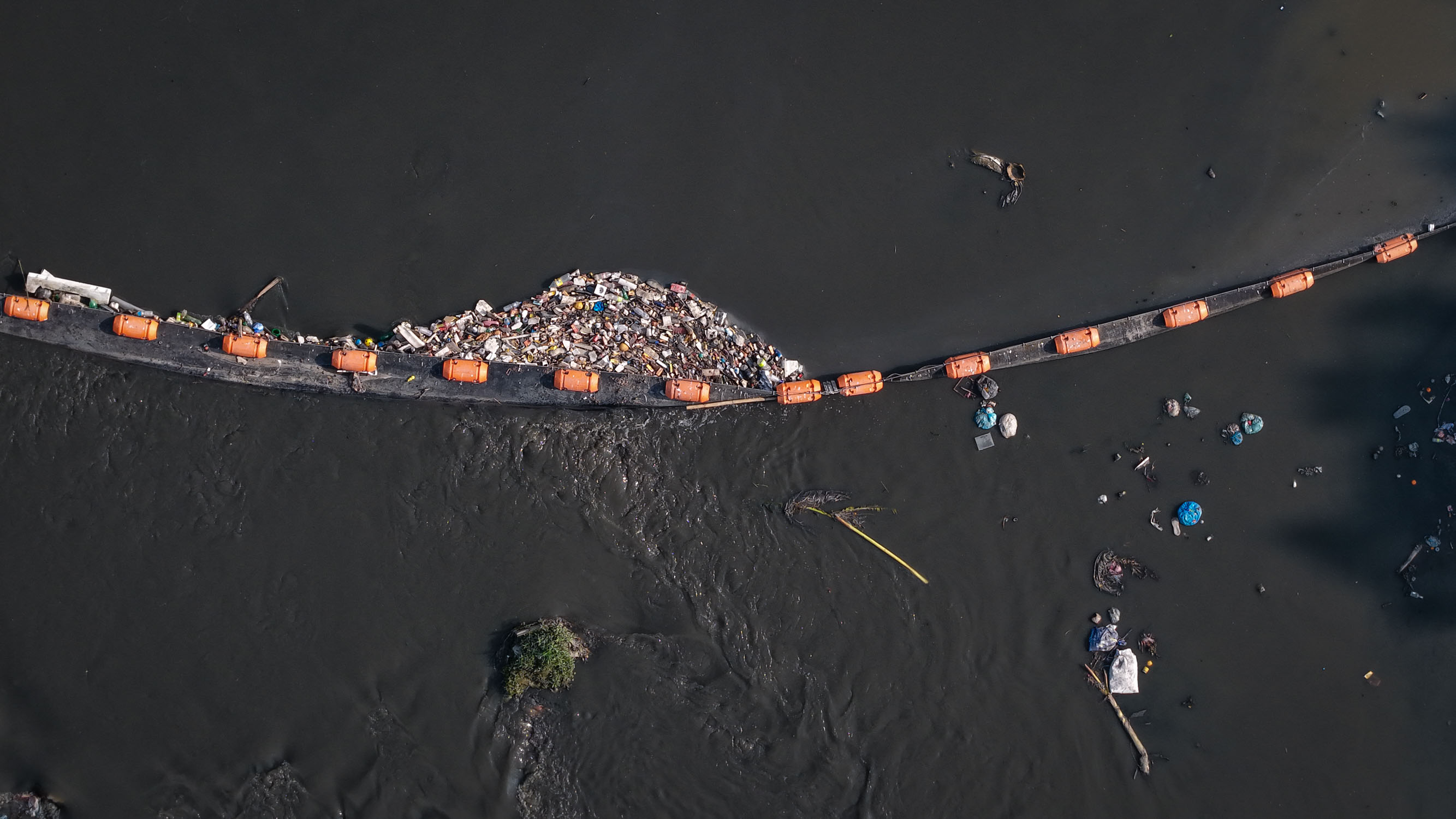 बागमती नदीका ६ ठाउँमा राखियो ट्रास बेरियर, कसरी गर्छ काम ? (तस्वीरहरू)