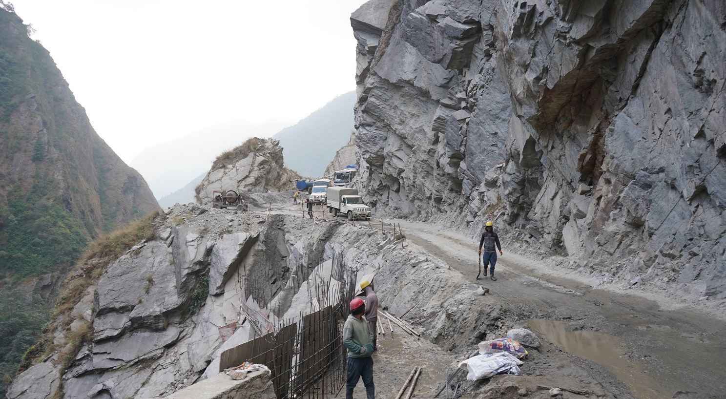 कालीगण्डकी कोरिडोर: काभ्रेभिरमा ‘रक एङ्करिङ’ गरेर सडक विस्तार