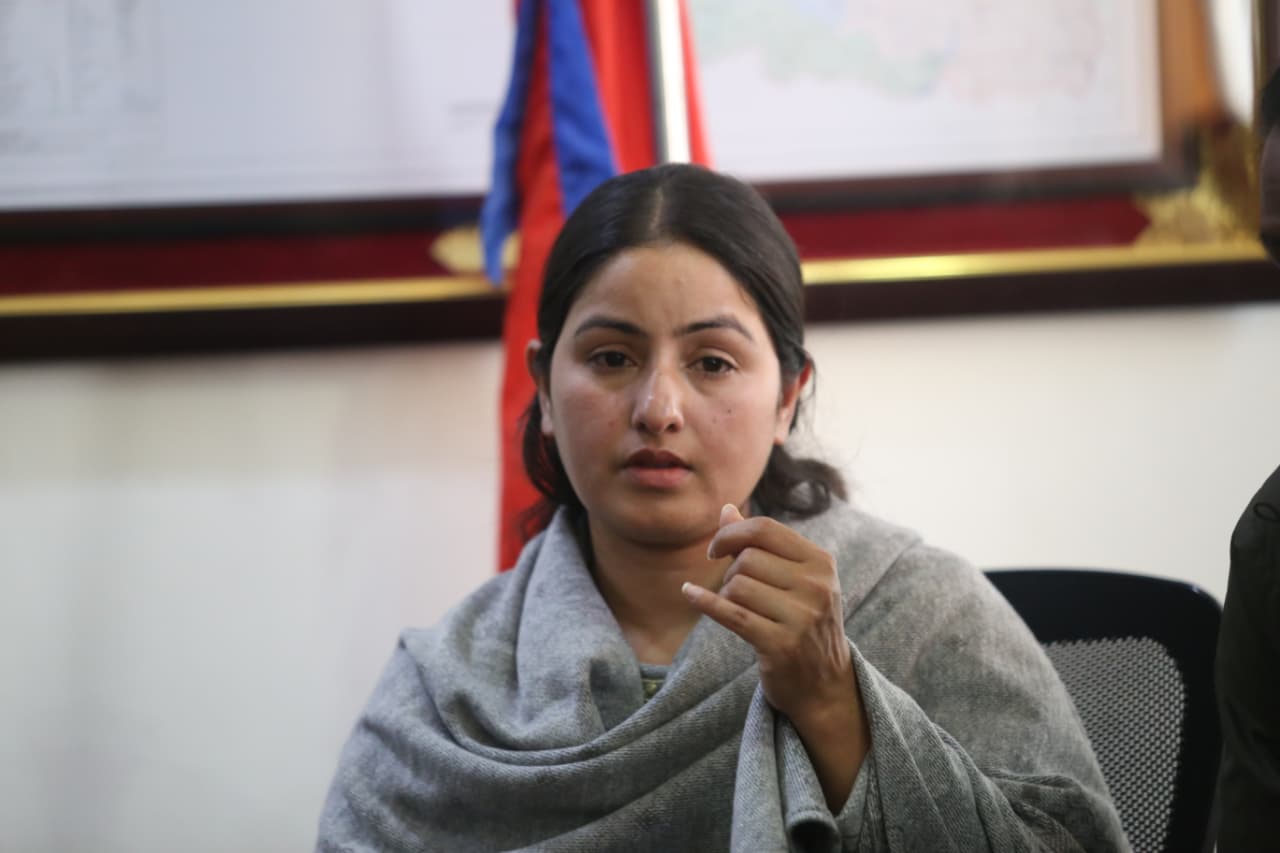 दिवङ्गत पत्रकार सुरेश रजककी श्रीमतीलाई सरकारले दियो रोजगारी