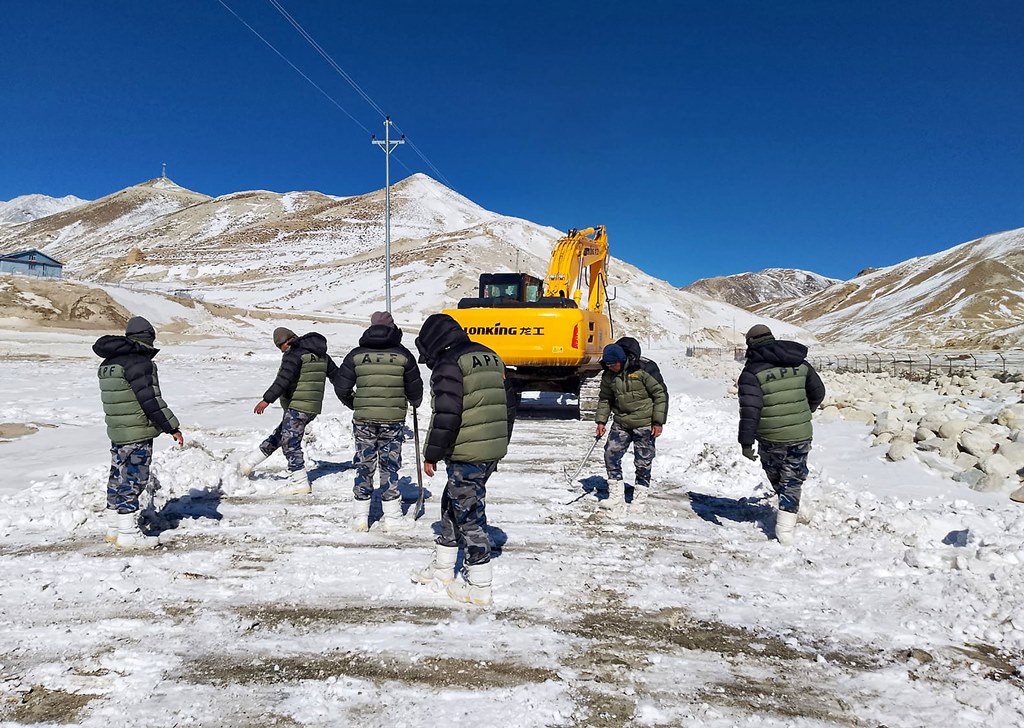 कागबेनी–कोरला सडकको हिउँ पन्छाउन सुरु