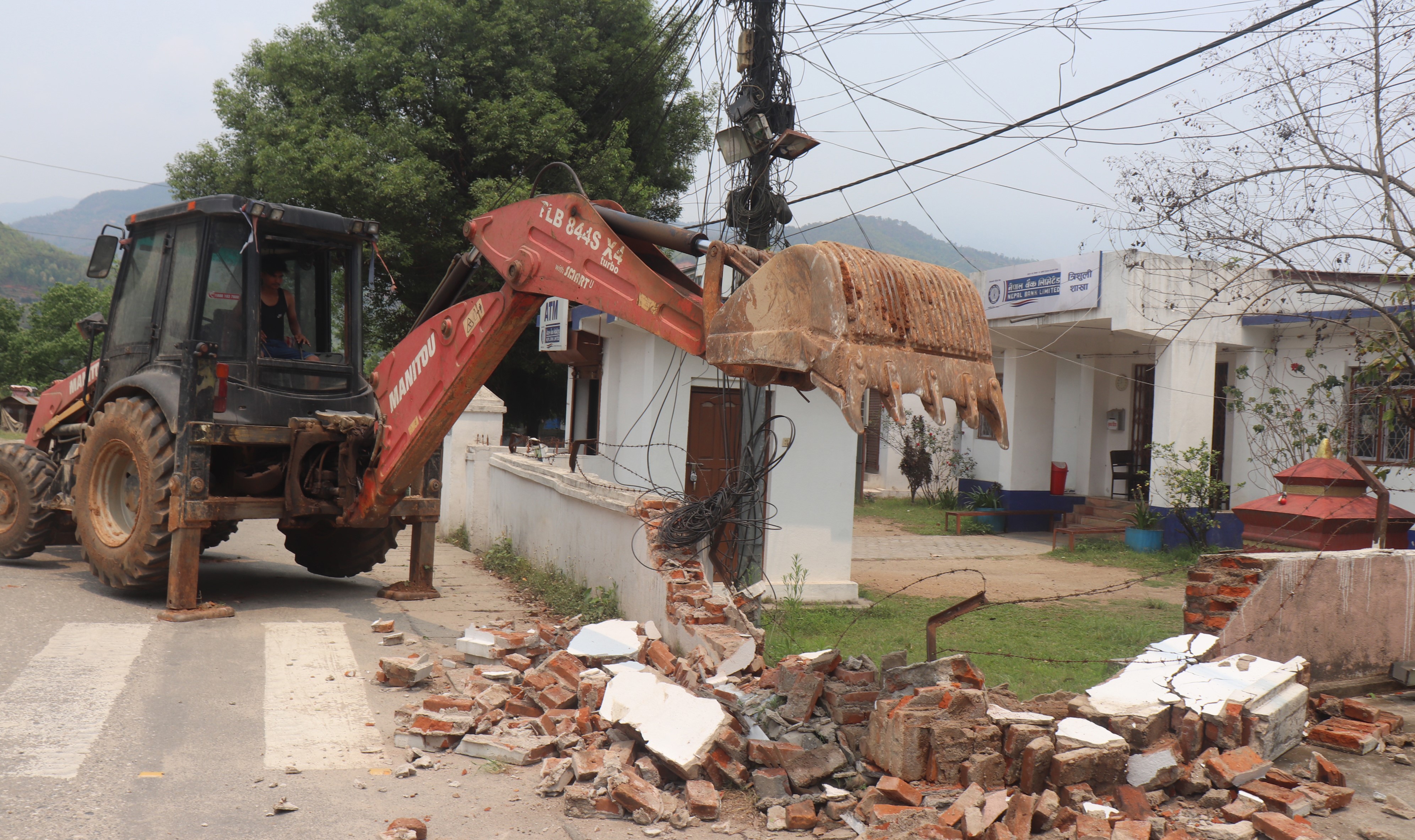 गल्छी–रसुवागढी सडकका अतिक्रमण हटाउन सुरु