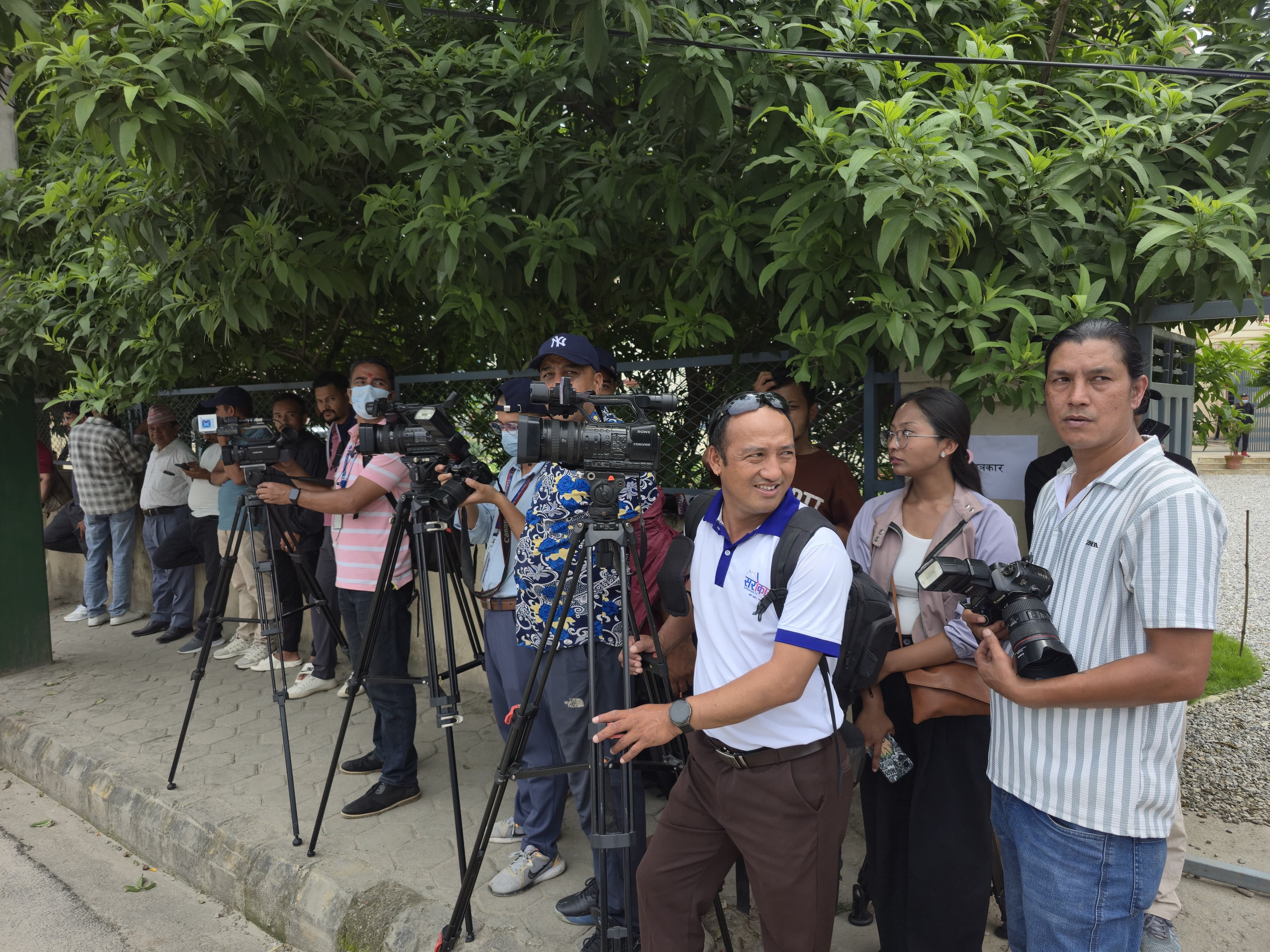 एमाले केन्द्रीय कमिटी बैठक: सञ्चारकर्मीलाई बैठकस्थल प्रवेशमा राेक (तस्वीरहरू)