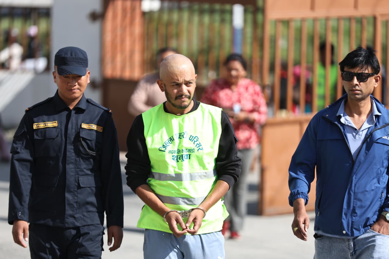 प्रहरी हिरासतमा रहेका बलेलाई सरकारी वकिल कार्यालय लगियो (तस्वीरहरू)