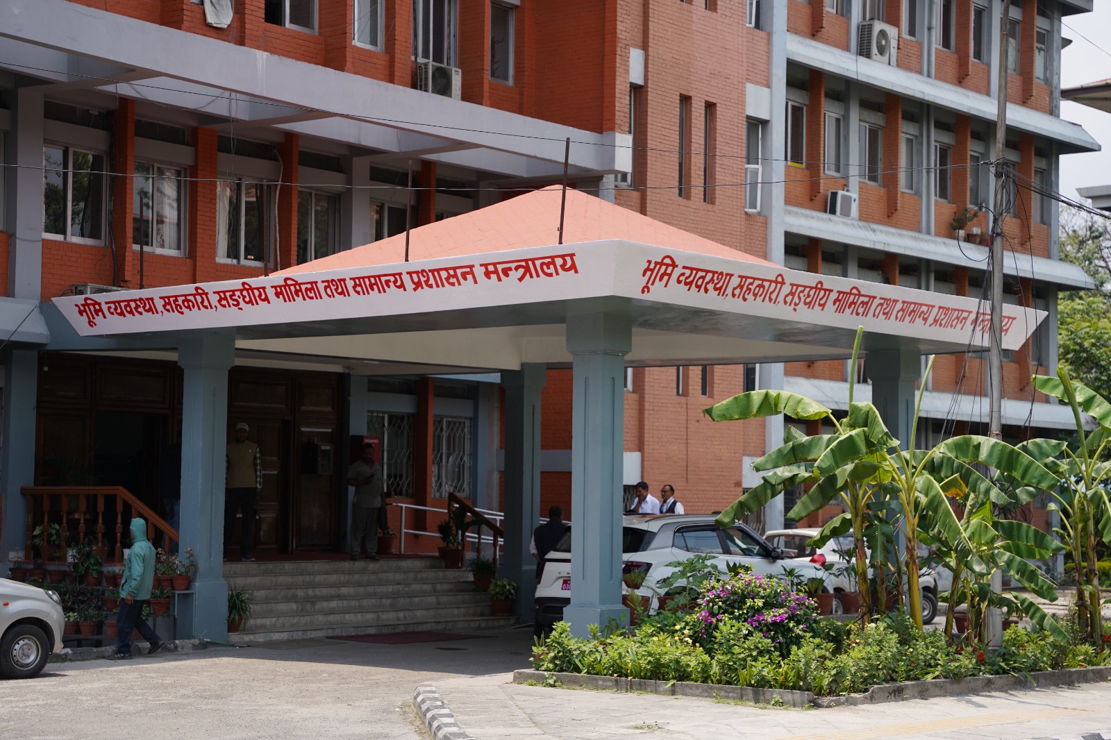 सरकारले गर्‍यो दश सचिवको सरुवा, को–कहाँ ?