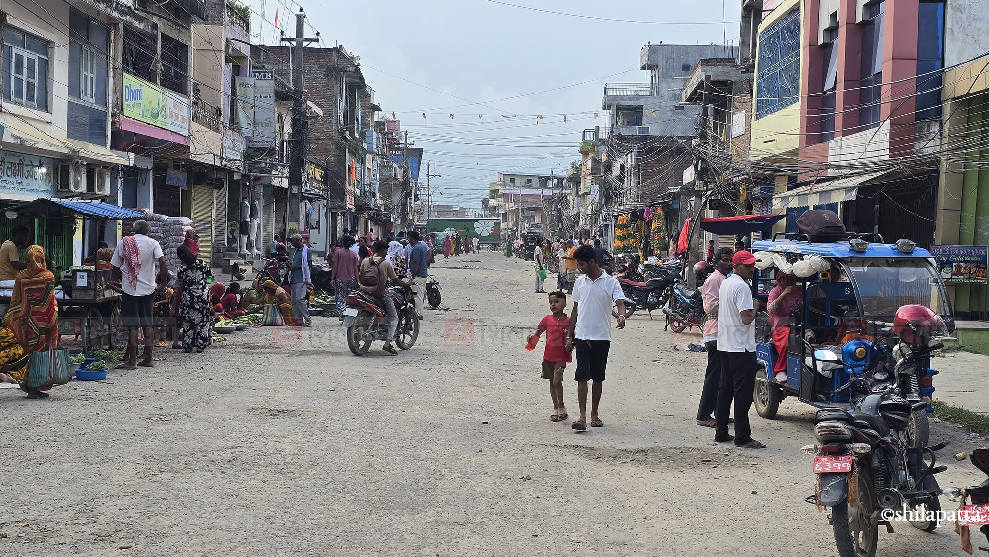 सामान्य बन्दै सिरहा गोलबजारको जनजीवन (तस्वीरहरू)