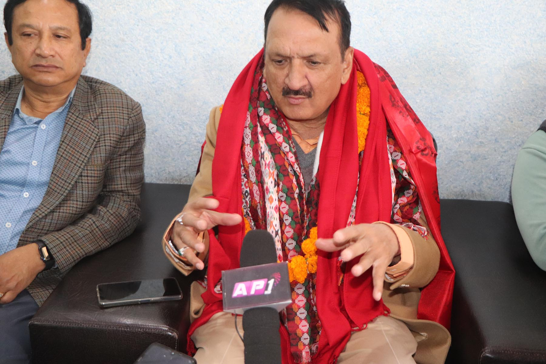 एनसेलको शेयर बिक्री प्रकरण सरकारलाई थाहा छैन : अर्थमन्त्री महत