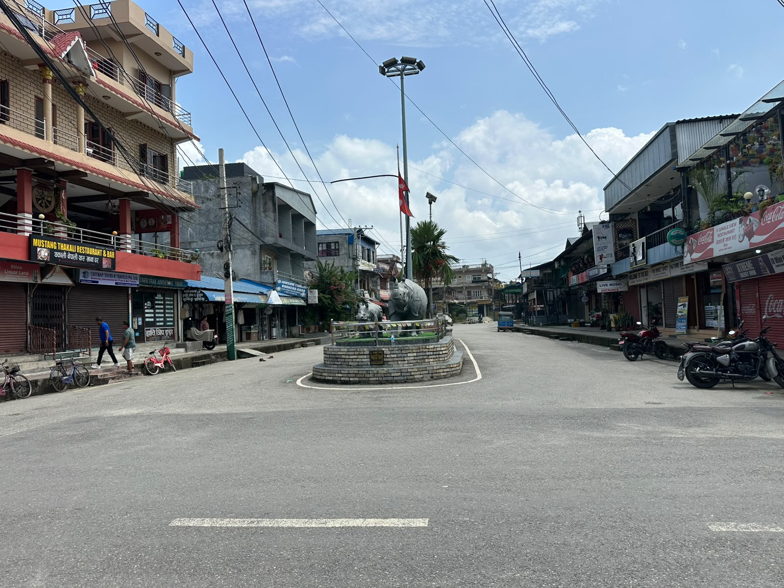 रसुवा बाढीपछि सौराहाका होटल सुनसान, बुकिङ रद्द गरेका पर्यटक भन्छन्– नेपालको विपत्‌मा कसरी रमाउनु ?