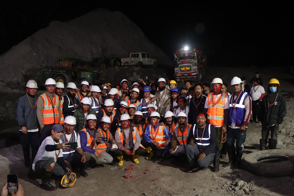 सभाखोला ‘बी’ जलविद्युत् आयोजनाको सुरुङ छिचोलियो