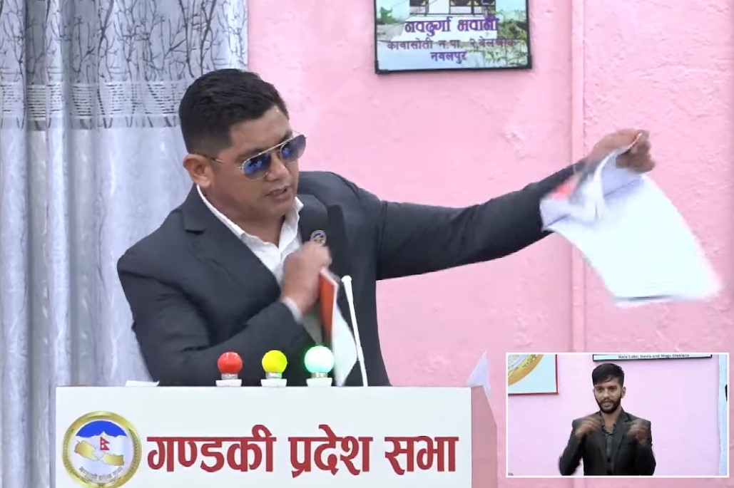 म्याग्दीलाई कम बजेट दिएको भन्दै माओवादी सांसदले च्याते बजेट पुस्तिका 