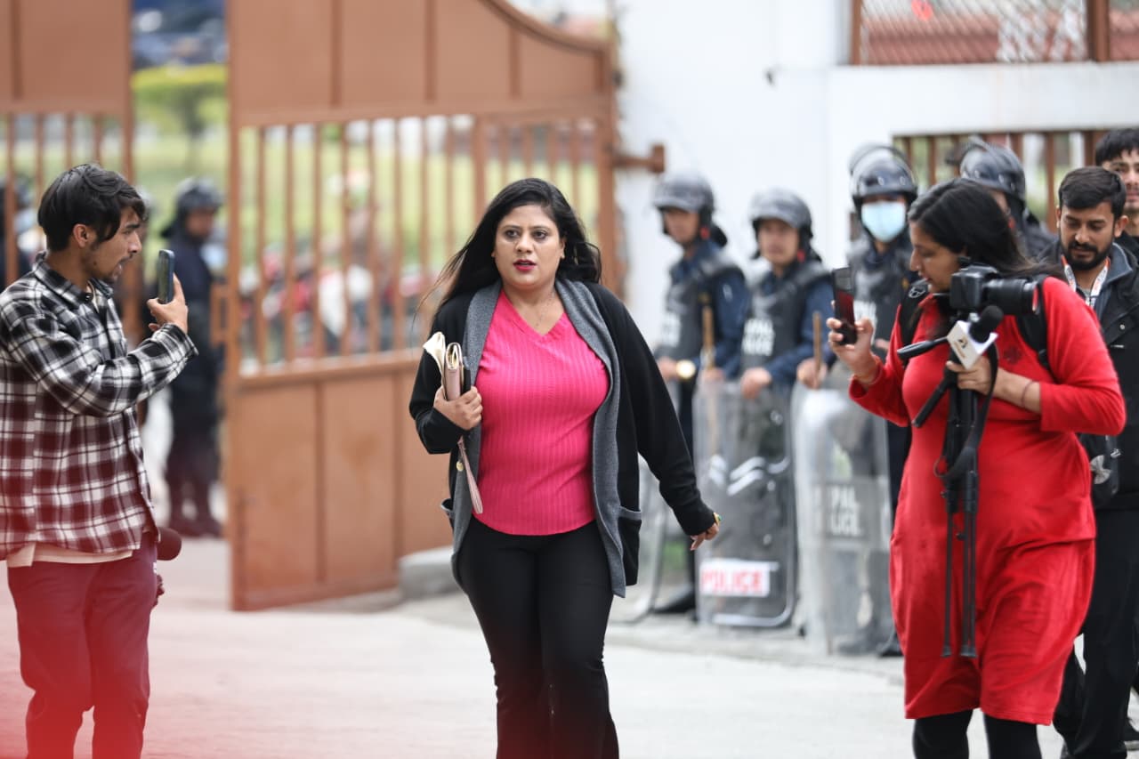 शोभा पाठक र महेश बस्नेतबीचको लफडा के हो ?