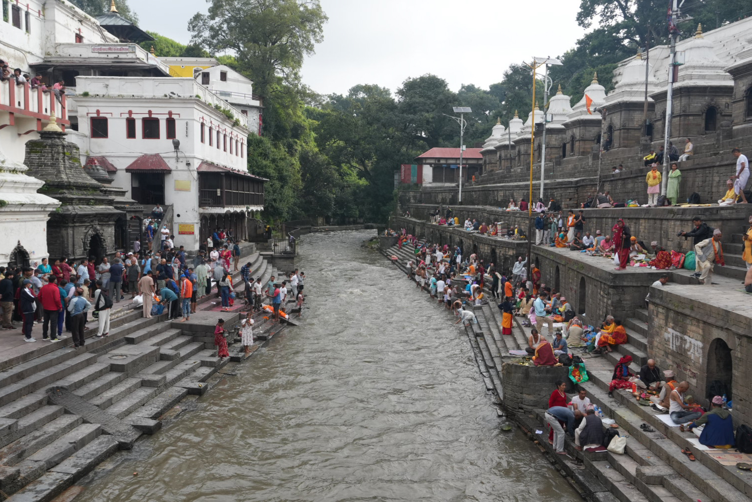 पशुपतिमा साउने सोमबारको तयारी : सफाइ अभियान सुरु