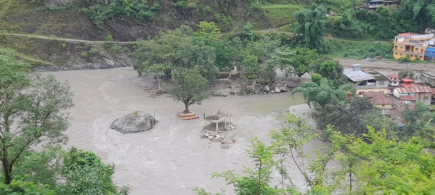 विश्वकै ठूलो शालिग्राम शिला एक महिनादेखि डुबानमा