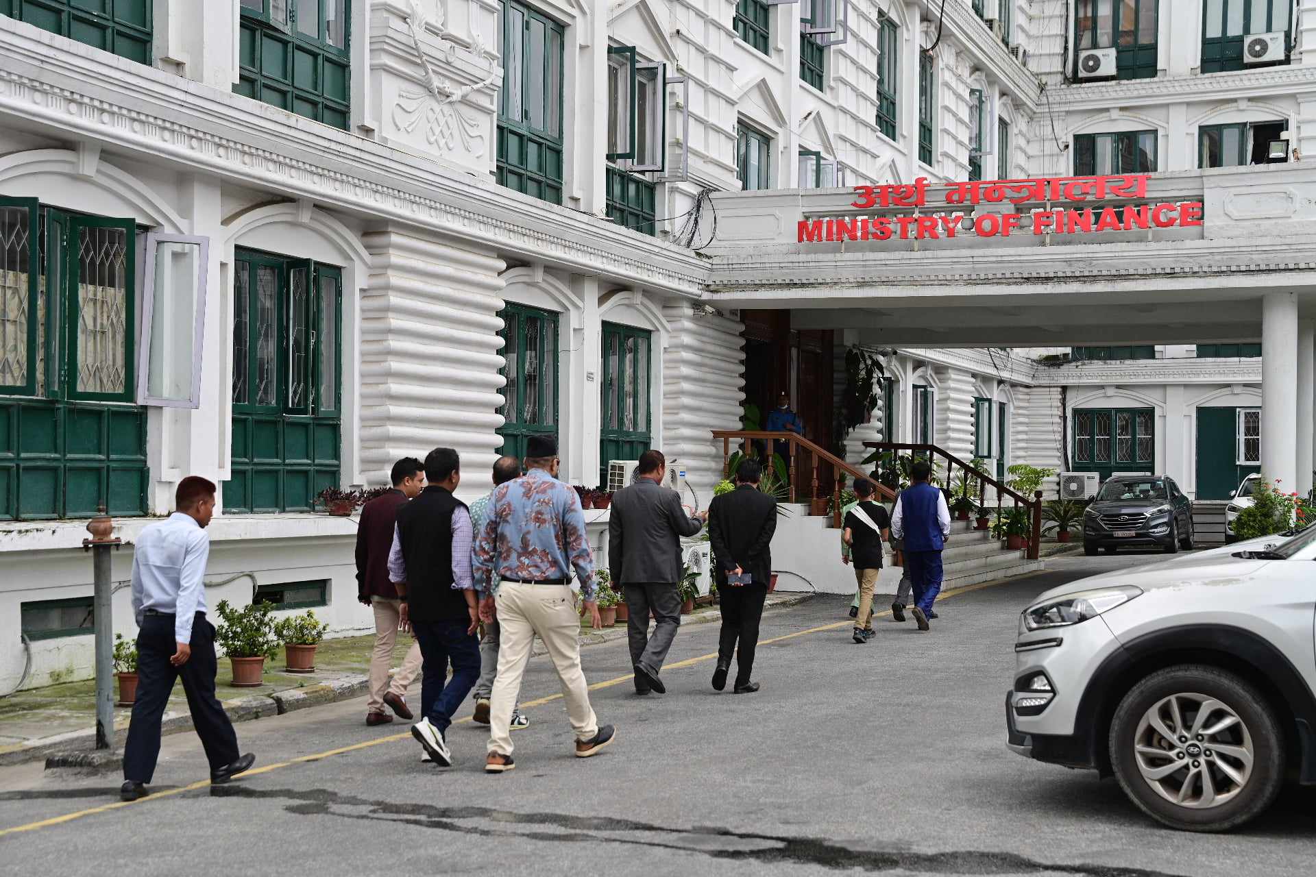 सरकारले सोमबारदेखि कार्यालयहरूमा सरसफाइ अभियान सञ्चालन गर्दै