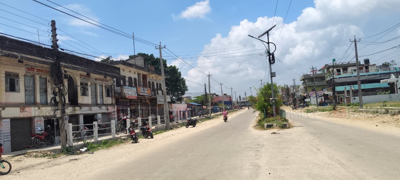 सिराहा सदरमुकाम : सुनसान सडक, बन्द छन् पसल (तस्वीरहरू)