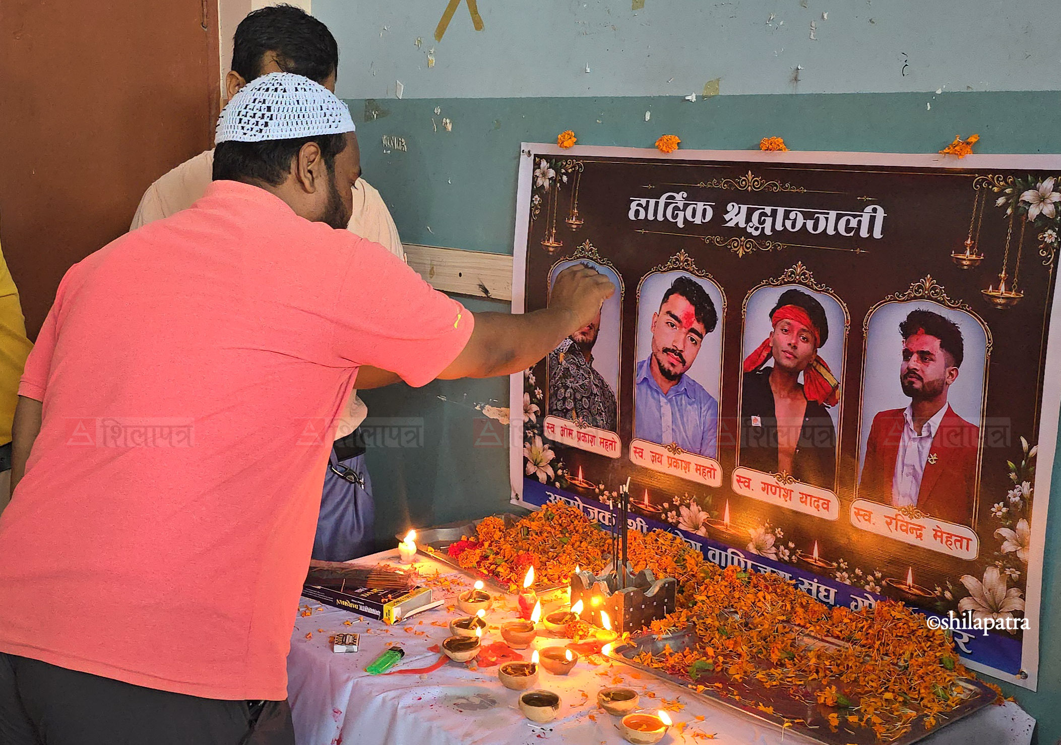 तस्वीरमा हेर्नुहाेस् मृतकको सम्झनामा हिन्दु–मुस्लिमको संयुक्त श्रद्धाञ्जली सभा