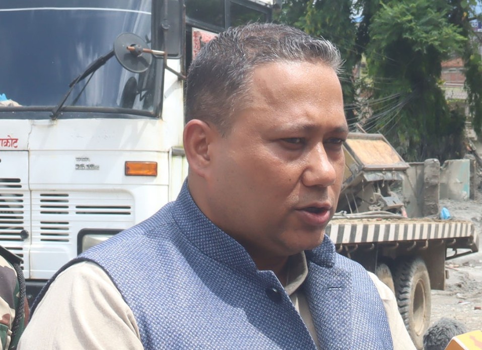 परराष्ट्रमन्त्री खनालले भने– केरुङमा रोकिएका नागरिकलाई वैकल्पिक मार्गबाट नेपाल ल्याउँछौँ