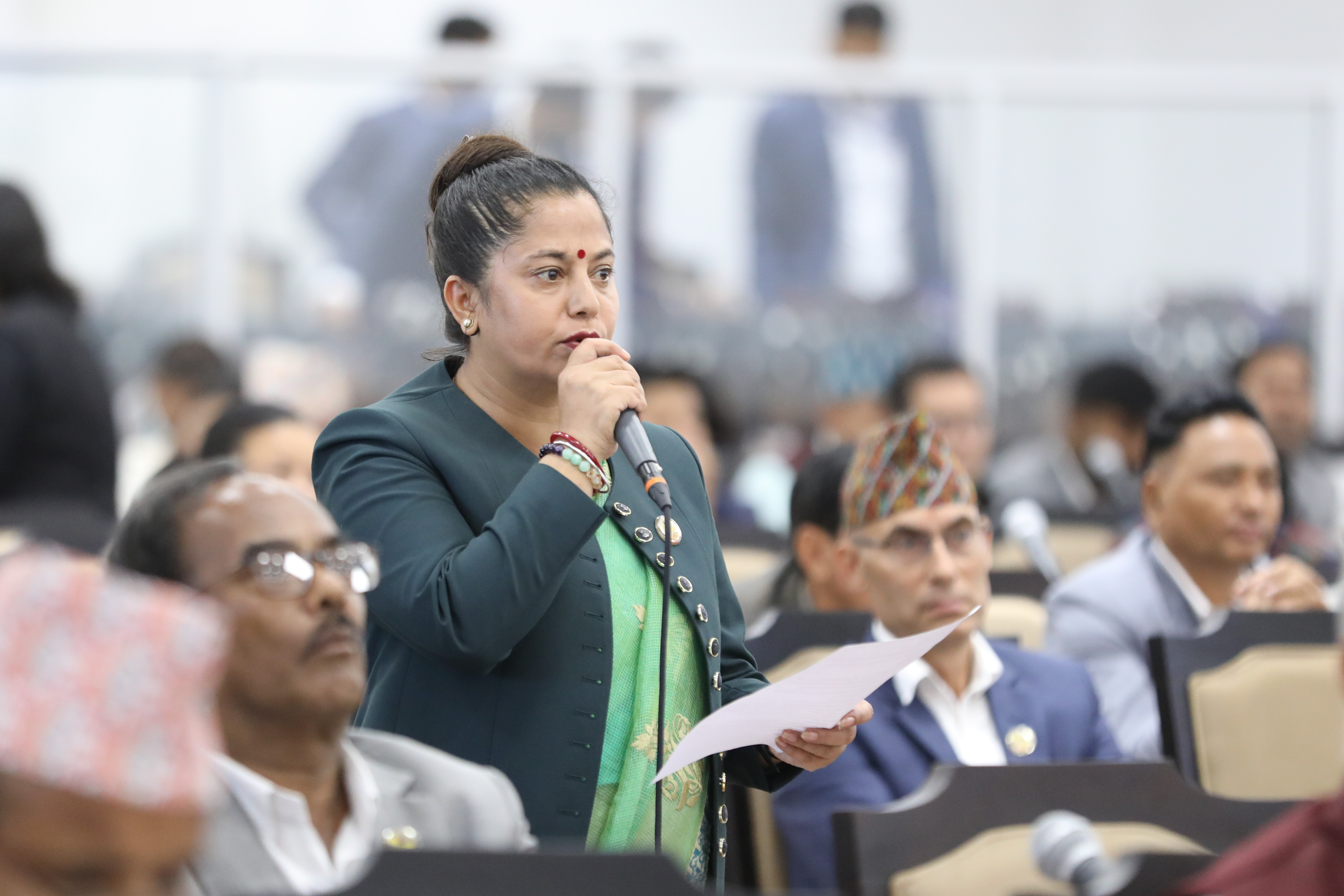 सांसद थपलियाकाे प्रश्न– फेसबुकमा ‘गुड जब’ लेख्न नसक्ने श्रमिक पनि नेपाली हुन् भन्ने अनुभूति सरकारलाई छ ?