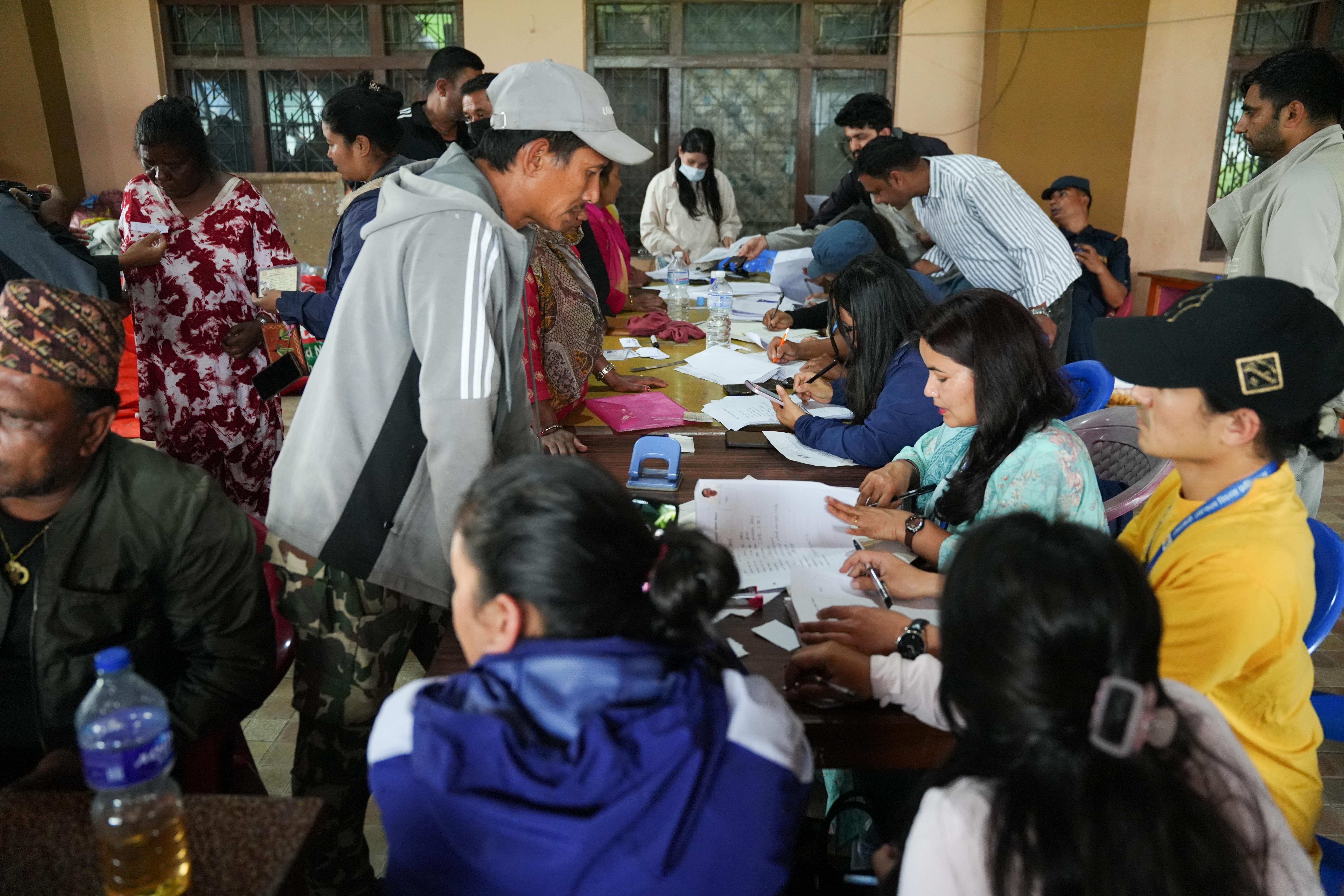 दशरथ रंगशाला यसरी हुँदै छ सुकुम्बासी बस्तीमा बस्दै आएकाहरूको दर्ता (तस्वीरहरू)