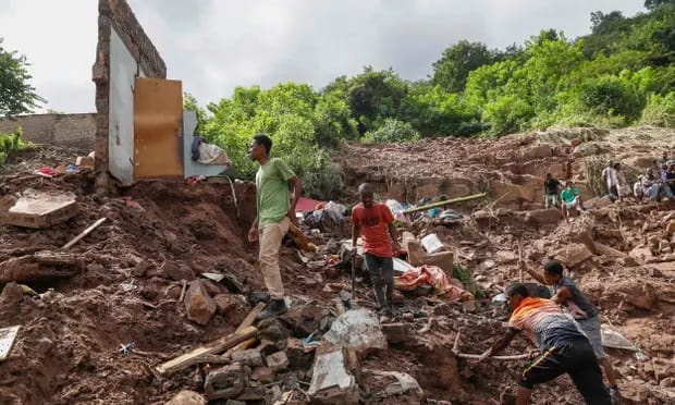 दक्षिण अफ्रिकामा बाढीपहिरो : कम्तीमा ४ सय जनाको मृत्यु, हजाराैँ घरबारविहीन