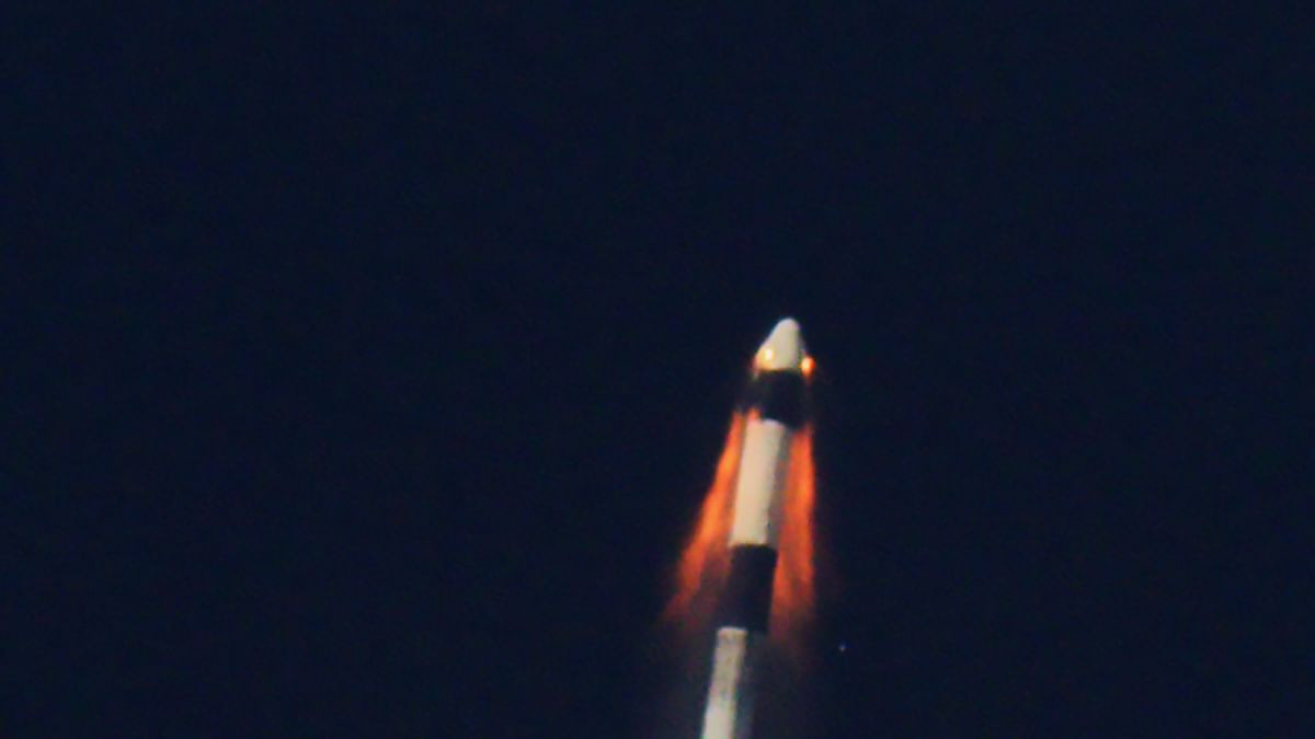 नासाले अन्तरिक्षमा पठायो स्पेस एक्सको व्यावसायिक रकेट
