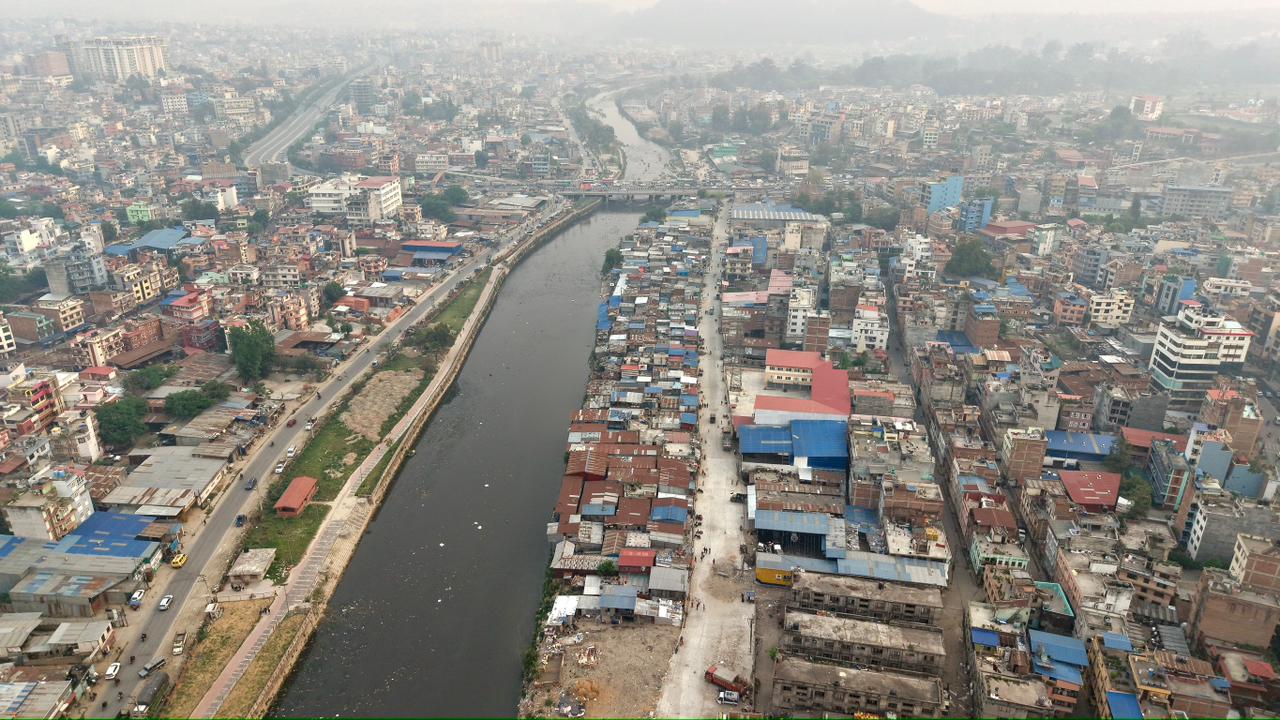ड्रोनबाट यस्तो देखियो थापाथली, टेकु र बल्खुको सुकुम्वासी बस्ती (तस्वीरहरू)