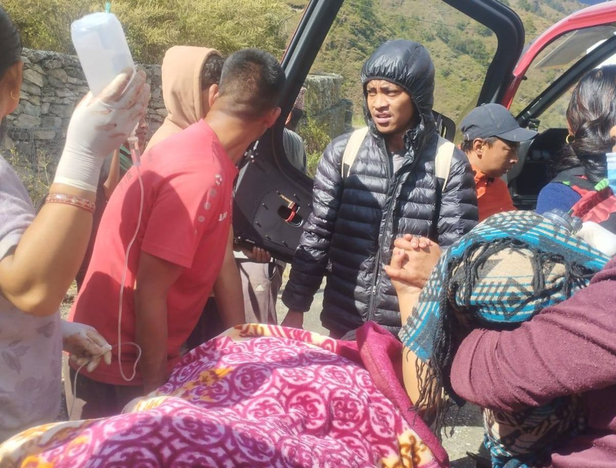 प्रसूति ब्यथा लागेकी महिलाको हेलिकोप्टरमार्फत उद्धार