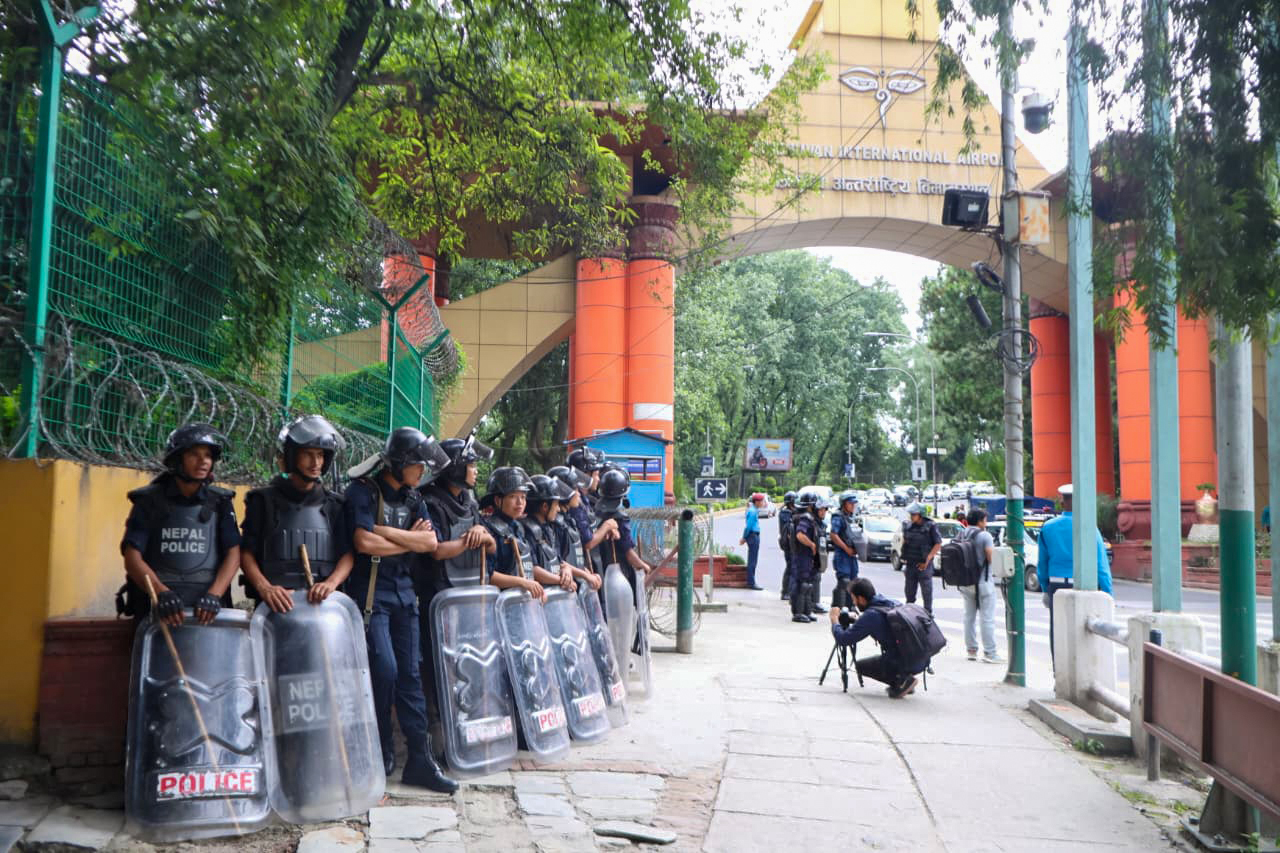 केहीबेरमा काठमाडाैं उत्रिँदै देउवा, विमानस्थलमा सुरक्षा कडा [तस्वीरहरू]