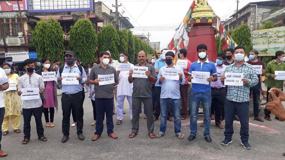 विद्यालयले तलब रोकेपछि शिक्षक आन्दोलित